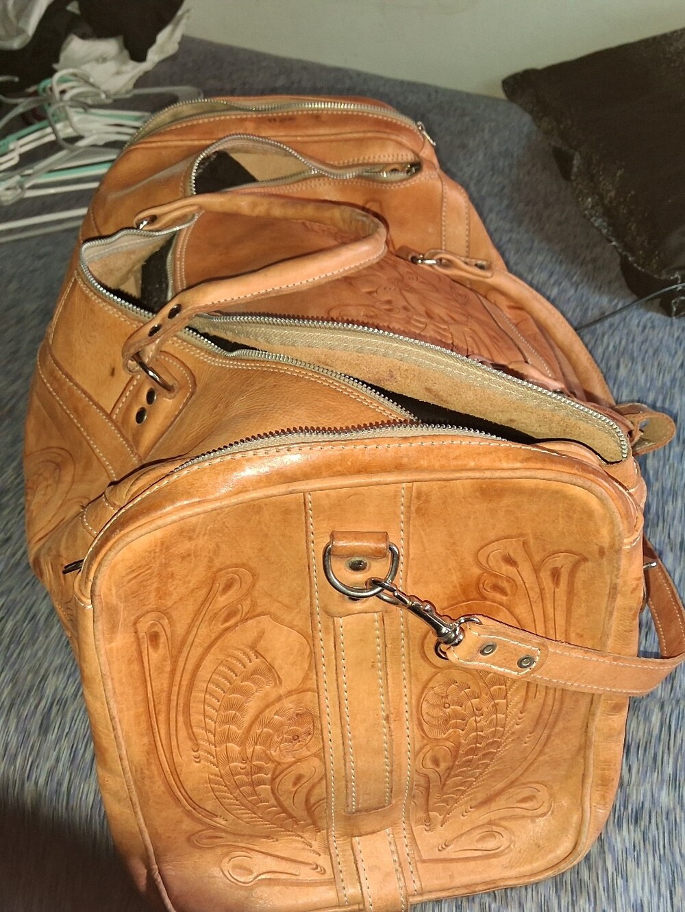 Leaders In Leather - Picture 2 of 3